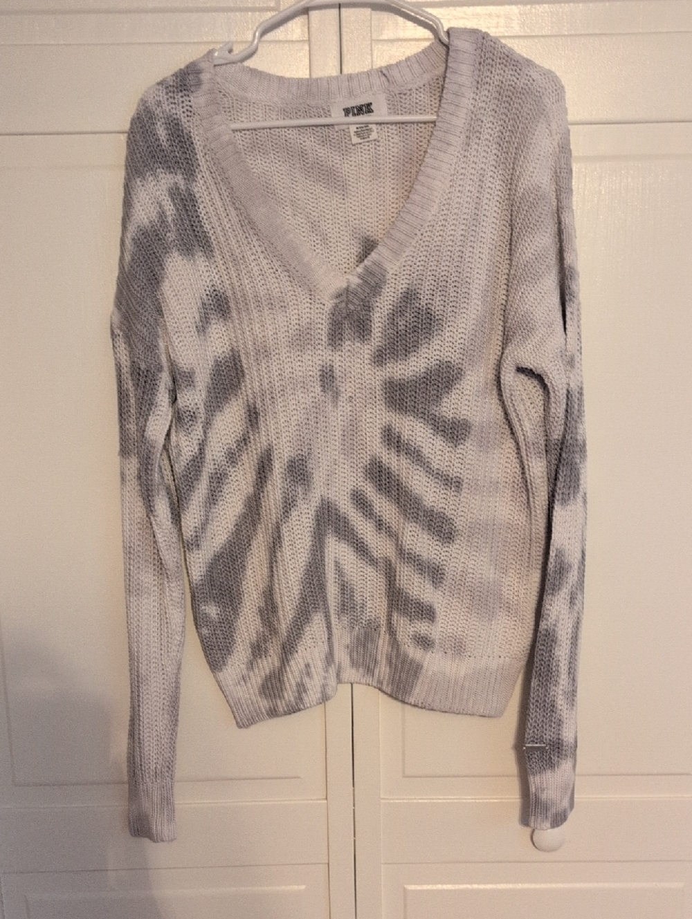 PINK Victoria's Secret Gray and White Tie-Dye V-Neck Sweater 100% Cotton Sz M